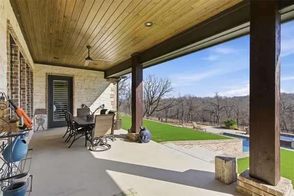$899,000 | 208 Shady Oaks Drive, Runaway Bay, TX 76426