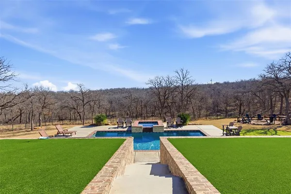 $899,000 | 208 Shady Oaks Drive, Runaway Bay, TX 76426