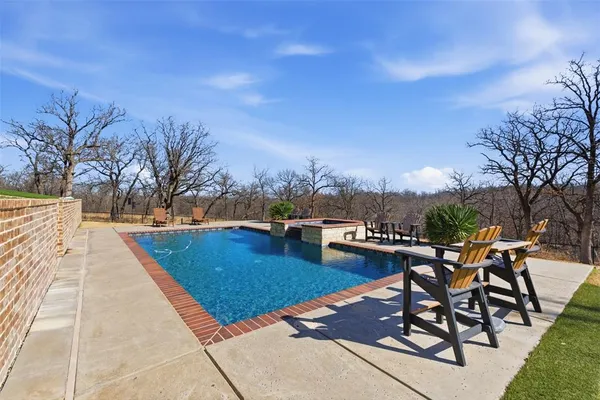 $899,000 | 208 Shady Oaks Drive, Runaway Bay, TX 76426