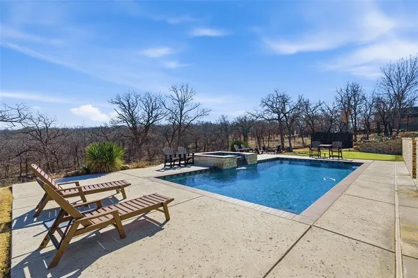 $899,000 | 208 Shady Oaks Drive, Runaway Bay, TX 76426