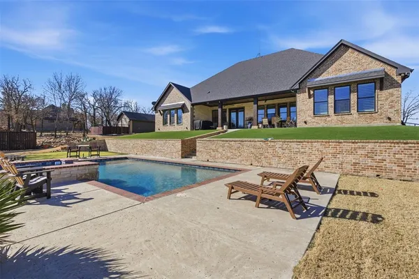 $899,000 | 208 Shady Oaks Drive, Runaway Bay, TX 76426