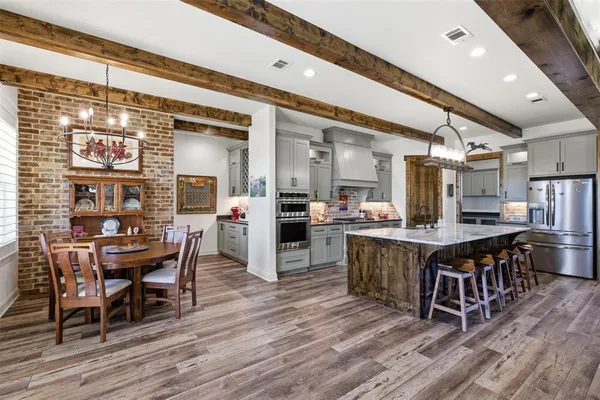 $899,000 | 208 Shady Oaks Drive, Runaway Bay, TX 76426