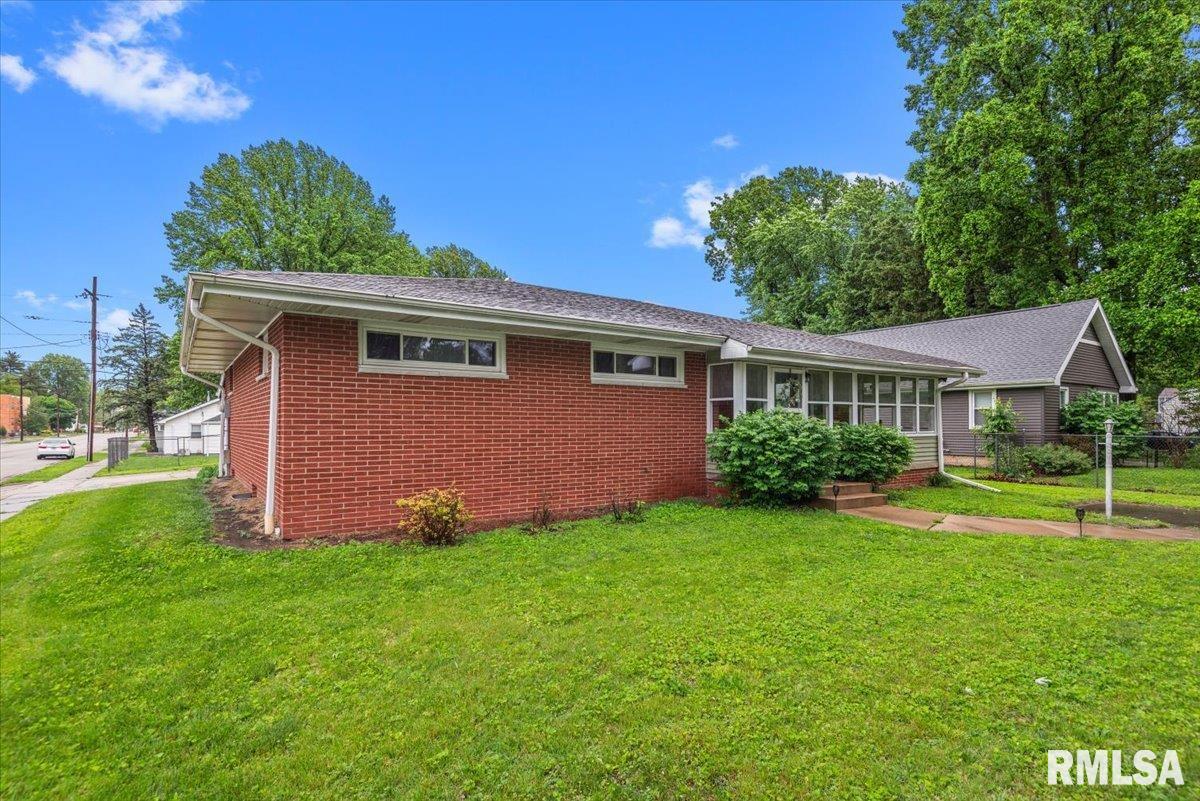 3300 South 2nd Street Springfield, IL 62703 - Photo 3 of 49