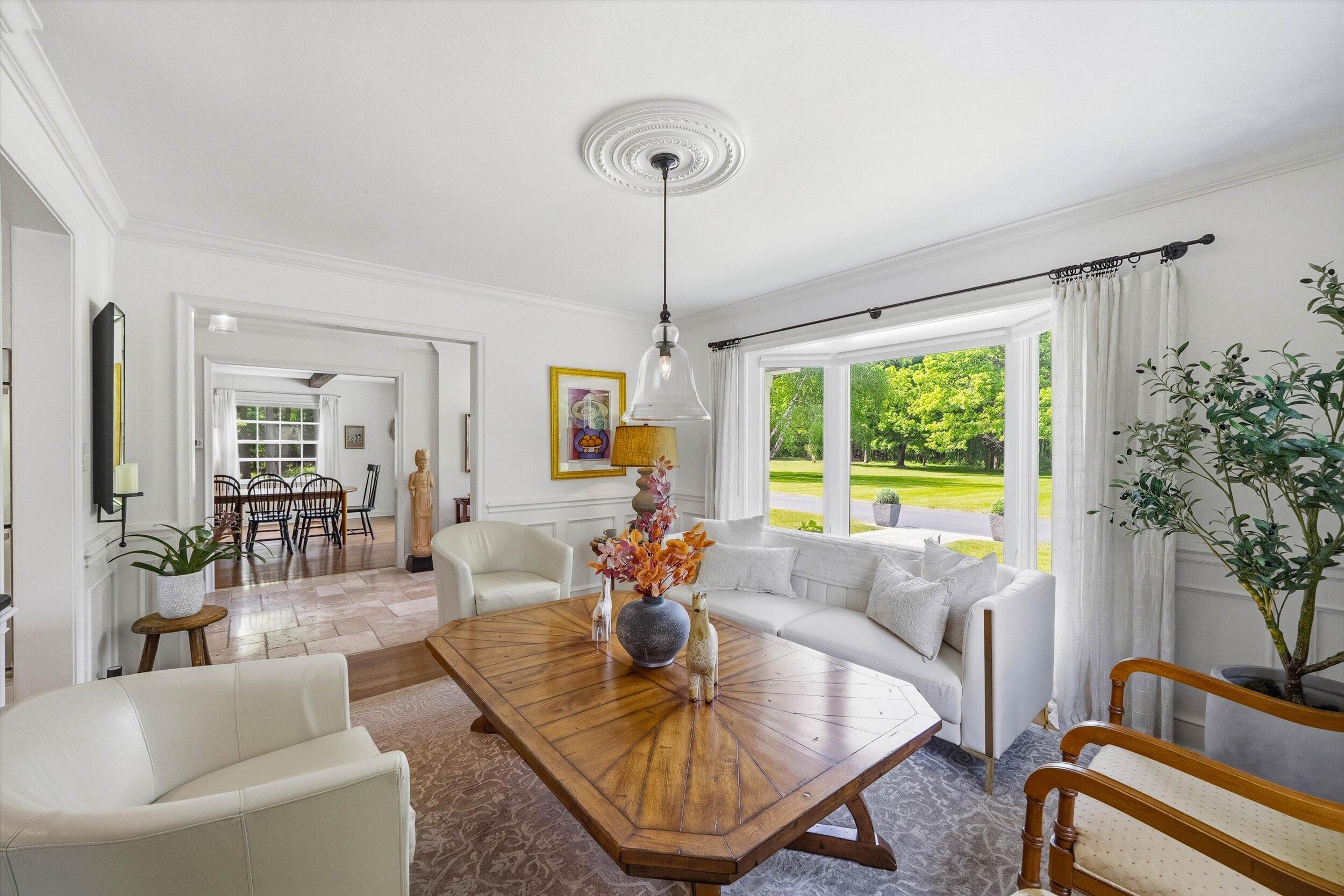 9431 Hawthorne Road Mequon, WI 53097 - Photo 14 of 67 Bay window in sitting room