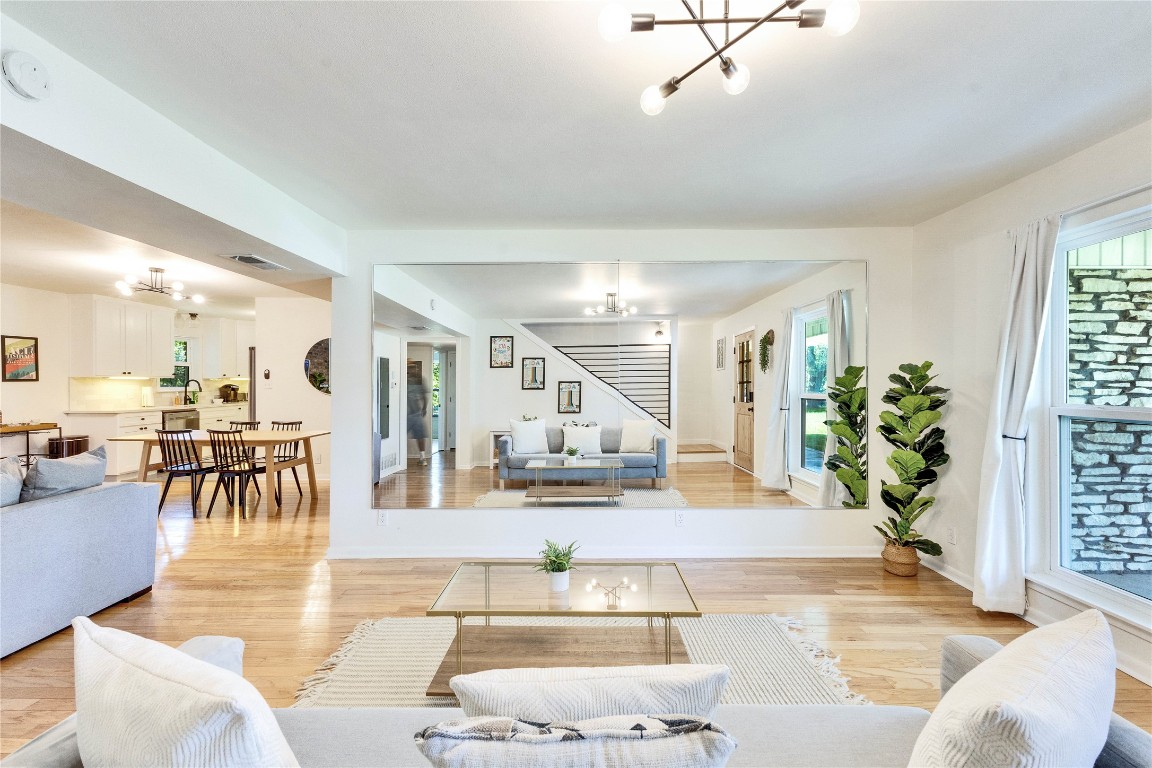 3306 South Pleasant Valley Road Austin, TX 78741 - Photo 16 of 28 a living room with furniture and a potted plant