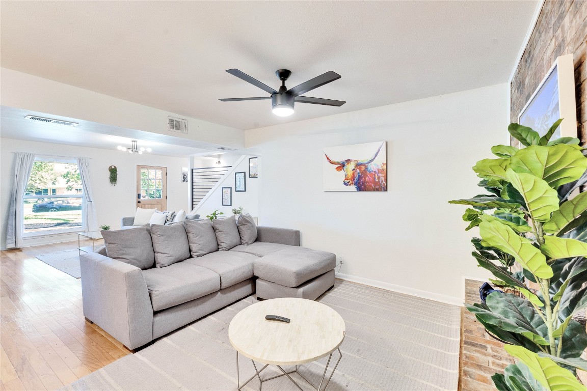 3306 South Pleasant Valley Road Austin, TX 78741 - Photo 9 of 28 a living room with furniture and a potted plant