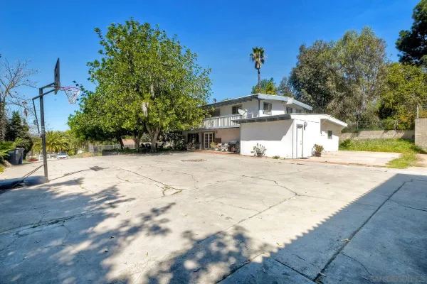 $900,000 | 820 Birch Avenue, Escondido, CA 92027