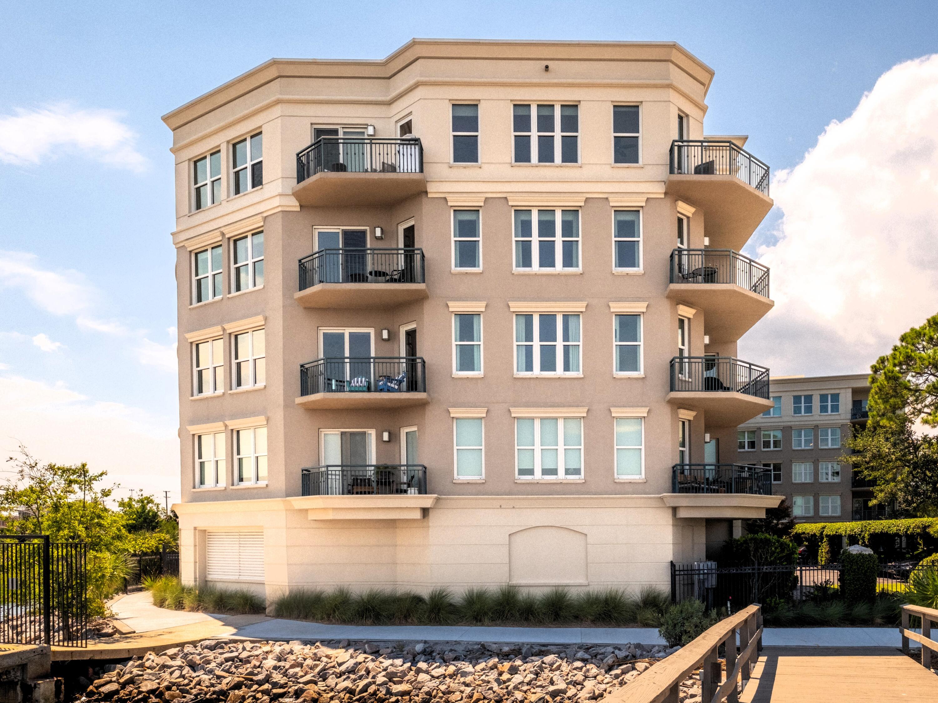 2 Wharfside Street, Unit 2C Charleston, SC 29401 - Photo 2 of 39 02