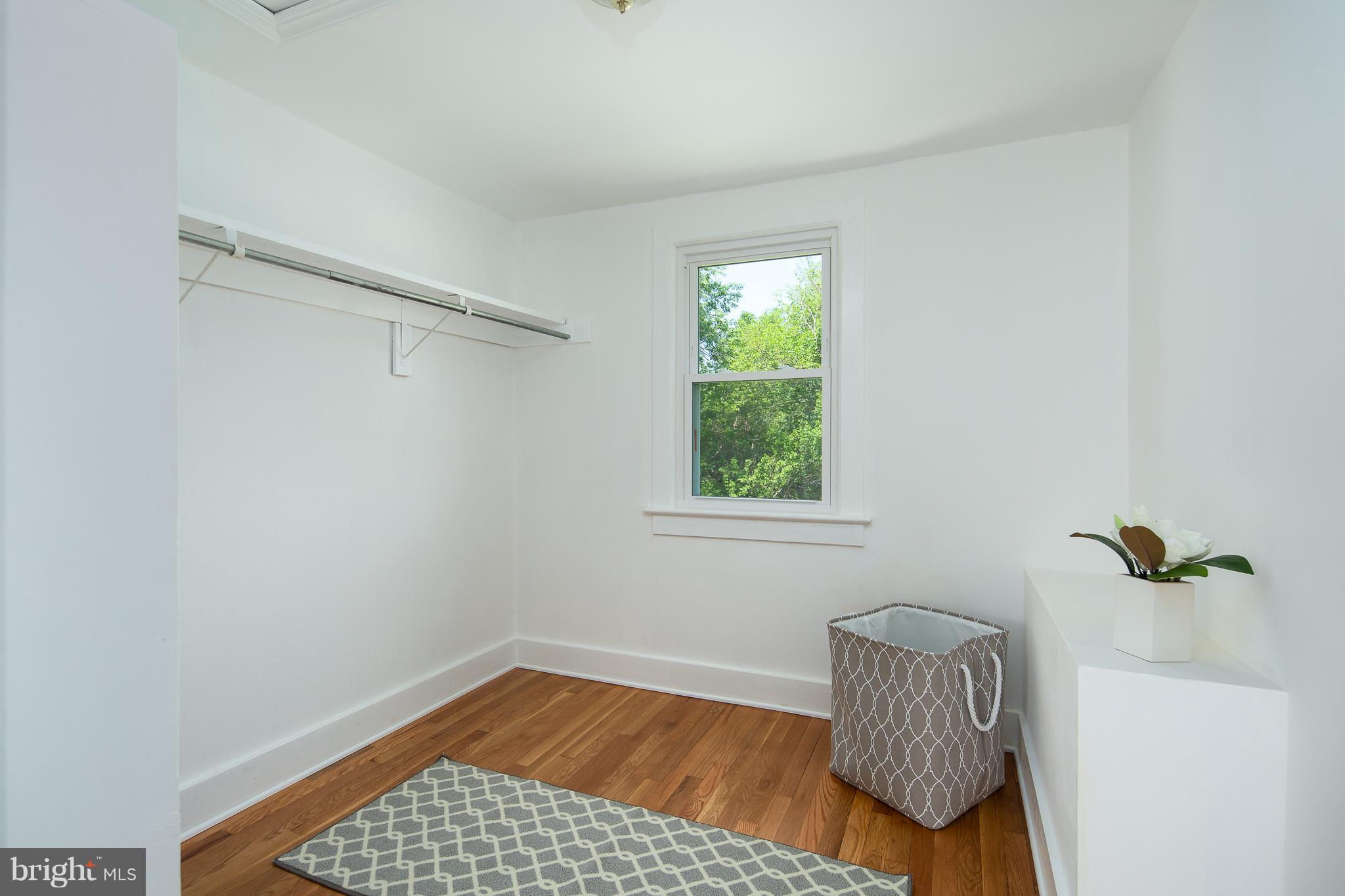 146 Frazier Road Warrenton, VA 20186 - Photo 21 of 27 Walk in Closet!