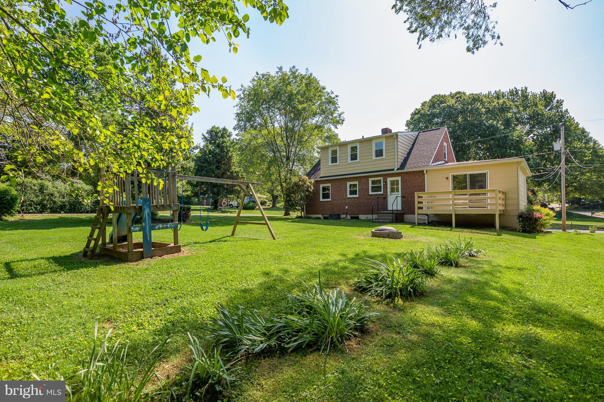 146 Frazier Road Warrenton, VA 20186 - Photo 22 of 27 Backyard-Deck