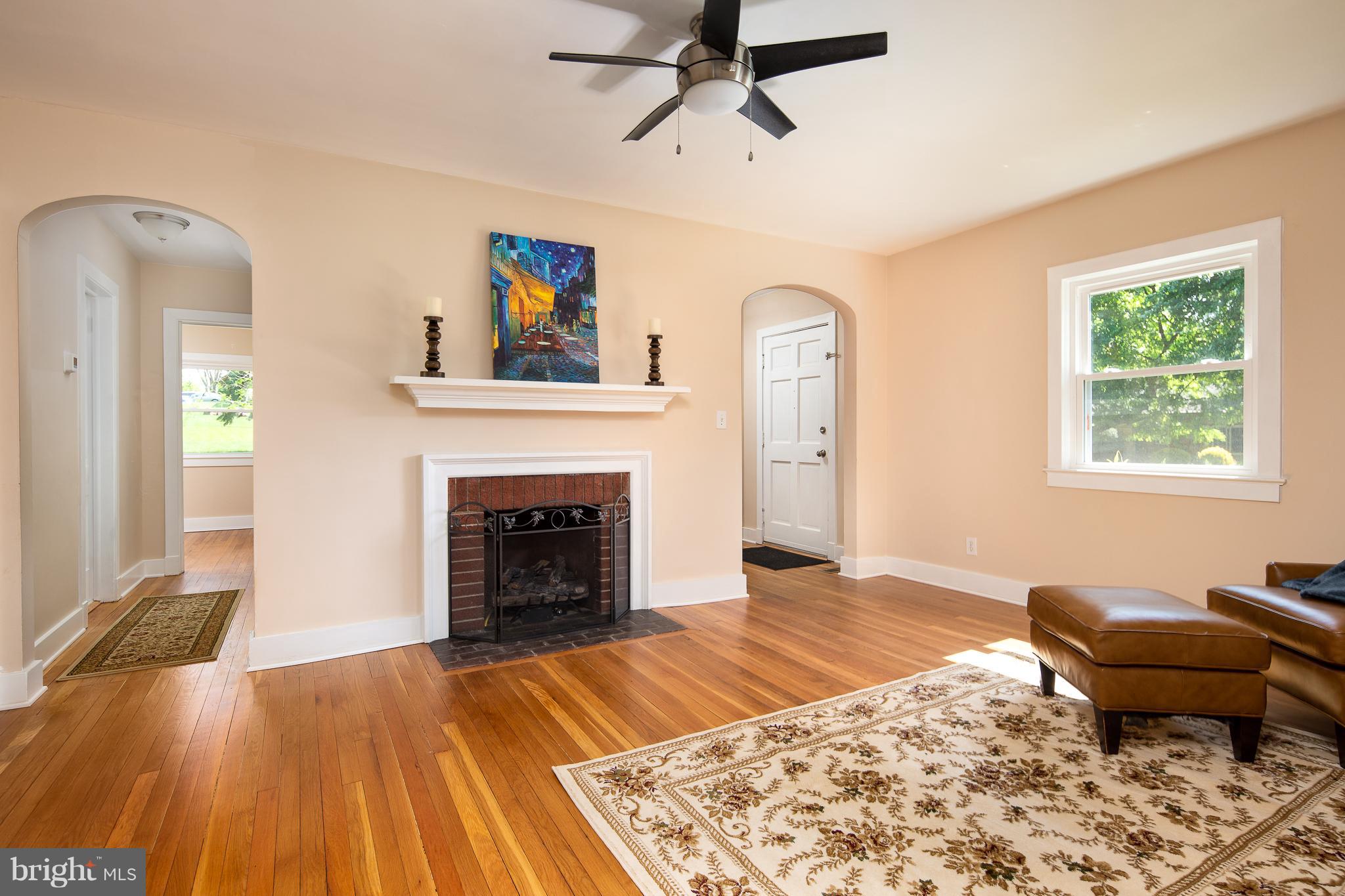 146 Frazier Road Warrenton, VA 20186 - Photo 4 of 27 Living Room-Gas Fireplace