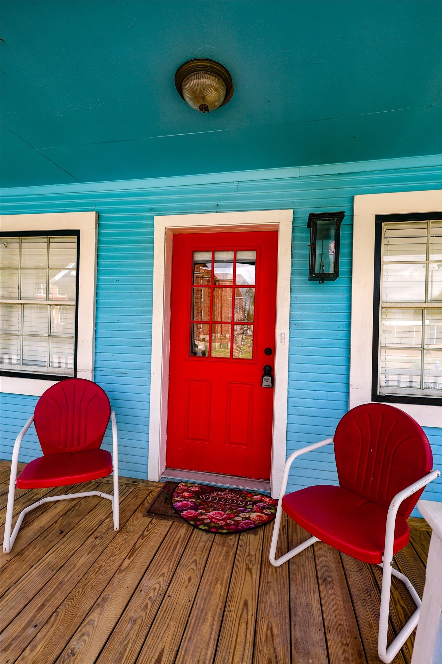 602 Higgins Street Humble, TX 77338 - Photo 3 of 39 a view of a livingroom with furniture and window