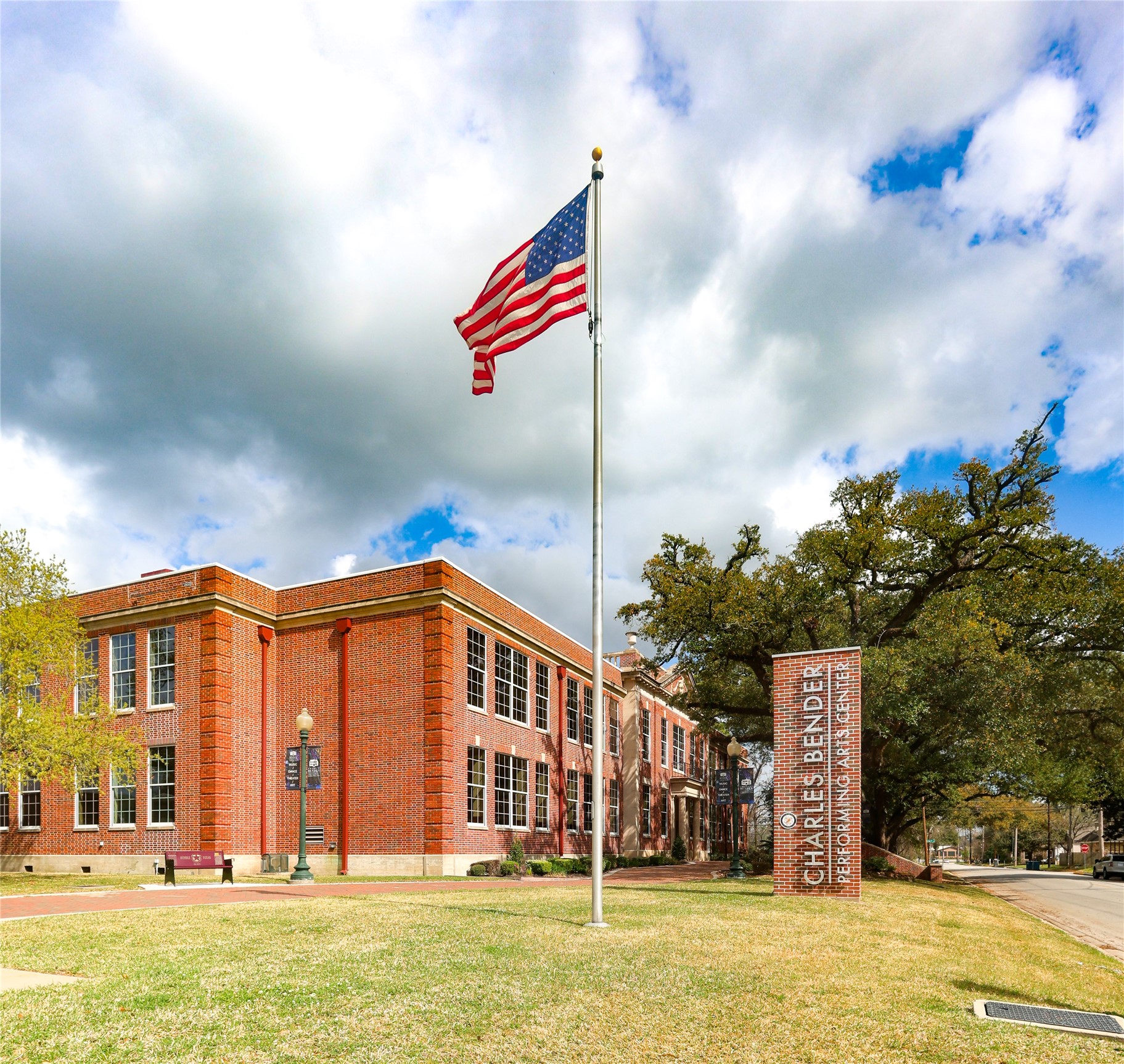 602 Higgins Street Humble, TX 77338 - Photo 39 of 39 a front view of a house with a yard