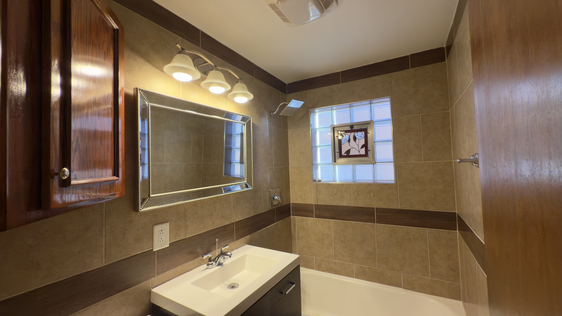 7127 South Ridgeway Avenue Chicago, IL 60629 - Photo 14 of 28 a bathroom with a bathtub and a sink