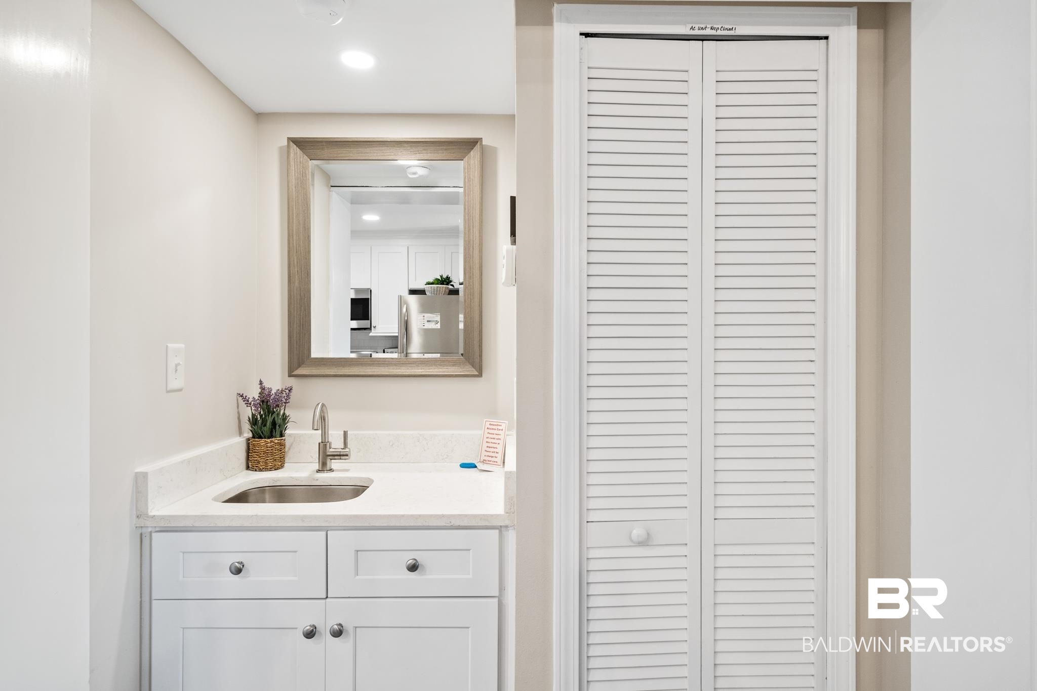 400 Plantation Road, Unit 2213 Gulf Shores, AL 36542 - Photo 11 of 27 Wet bar