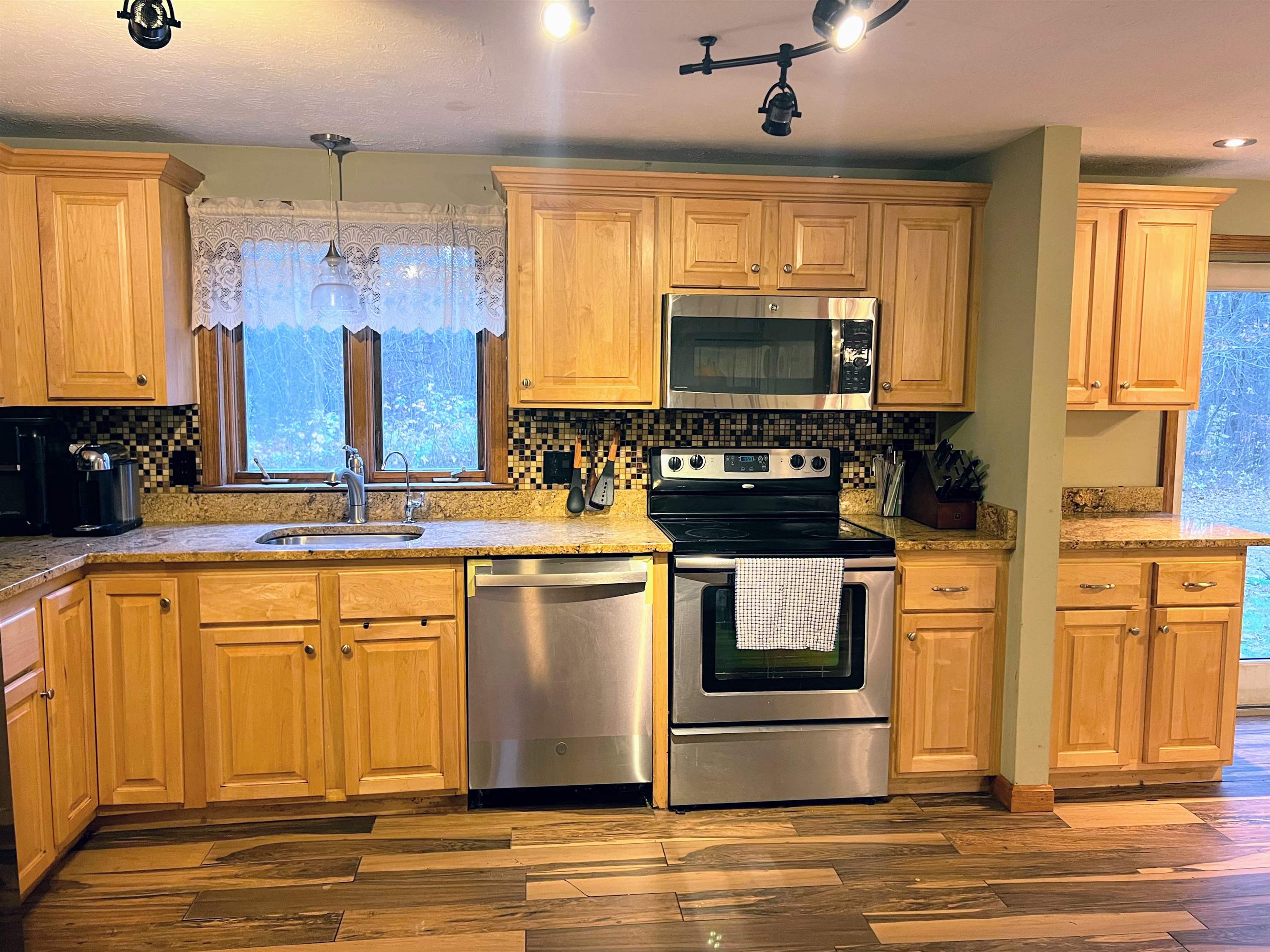 18 Alexander Road, Unit ARI:1 AGR/RES Londonderry, NH 03053 - Photo 7 of 38