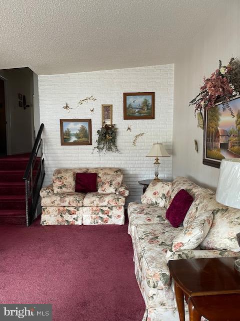 1028 Surrey Road Philadelphia, PA 19115 - Photo 8 of 46 Living Room