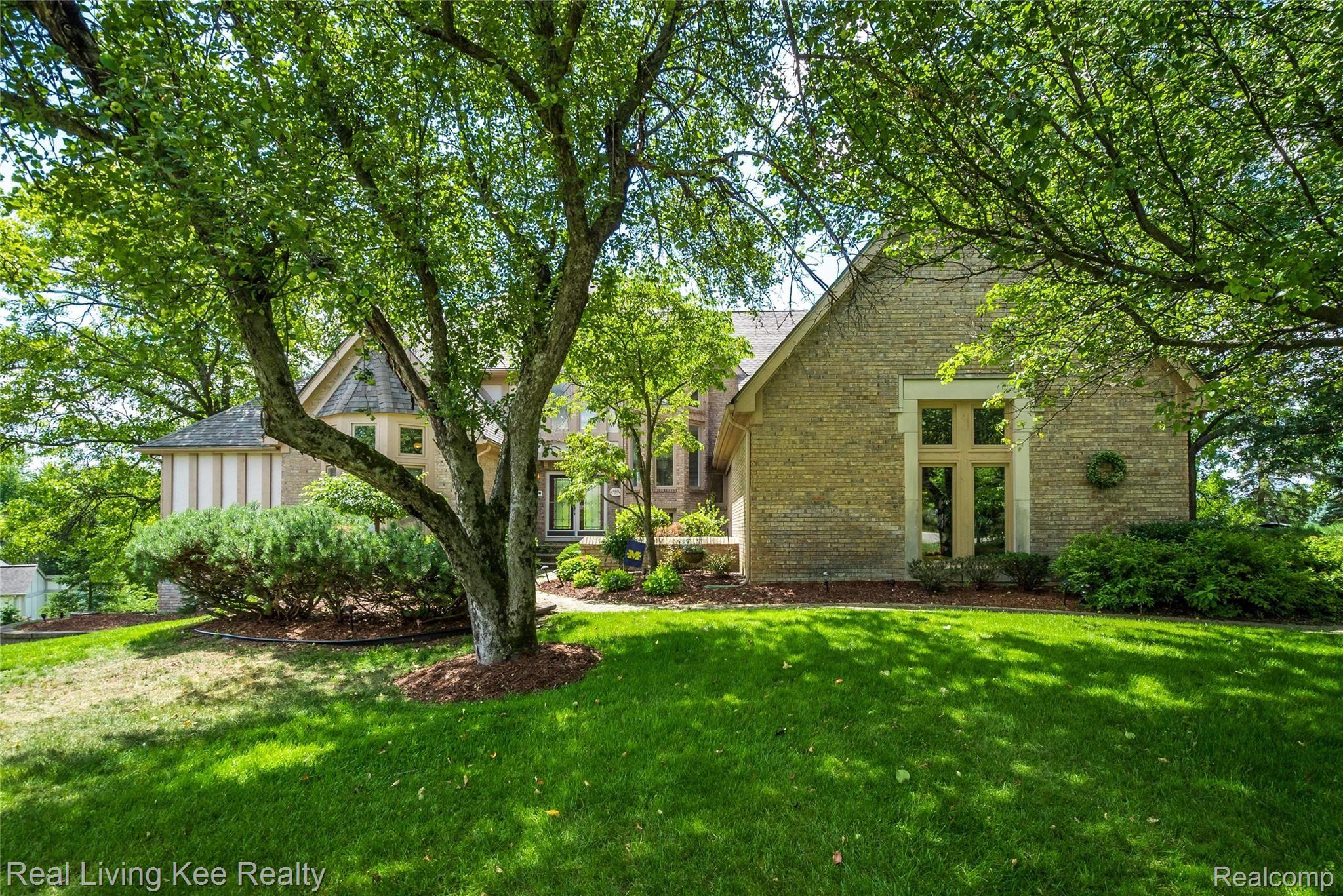 6368 Peach Tree Court Rochester, MI 48306 - Photo 3 of 54 Exteriors (1 of 15).jpg