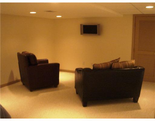 2 Nathaniel Way Exeter, NH 03833 - Photo 6 of 13 Den/Family/Great Room.