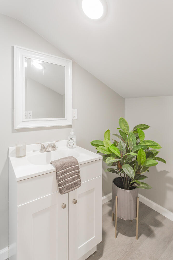 6001 Levi Road Chattanooga, TN 37415 - Photo 34 of 36 Upstairs half bath