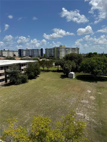 $232,000 | 919 Hillcrest Drive, Unit 504, Hollywood, FL 33021