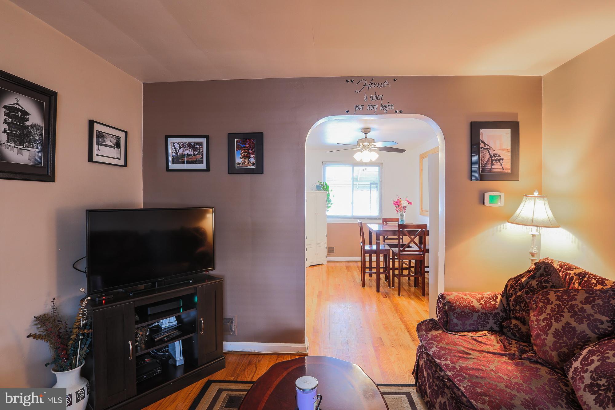 7720 Eastdale Road Baltimore, MD 21224 - Photo 8 of 26 Living Room