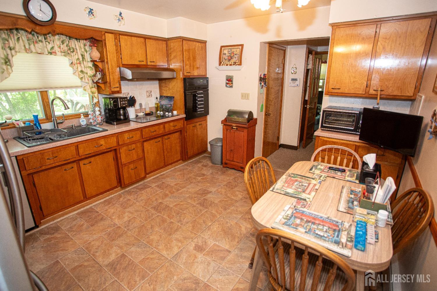 282 Bridgepoint Road Belle Mead, NJ 08502 - Photo 4 of 49