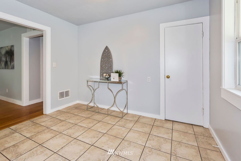 3727 Dyes Inlet Road Northwest Bremerton, WA 98312 - Photo 11 of 40 Gallery Image 11