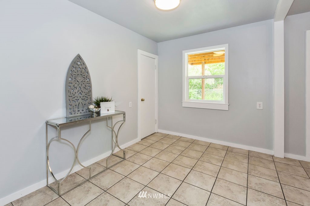 3727 Dyes Inlet Road Northwest Bremerton, WA 98312 - Photo 12 of 40 Gallery Image 12