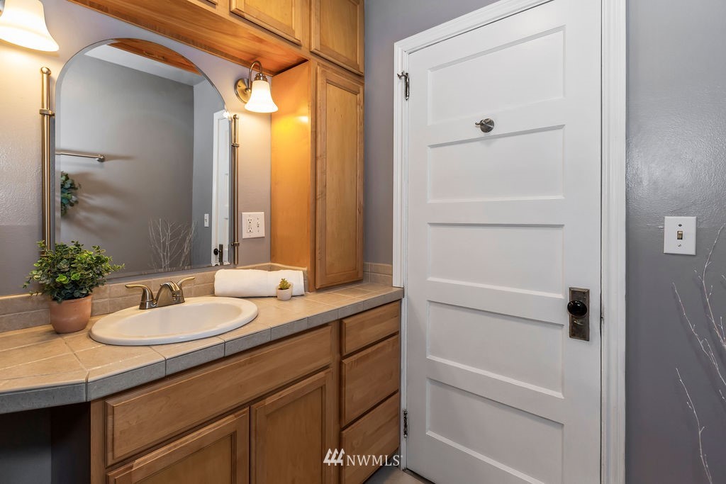 3727 Dyes Inlet Road Northwest Bremerton, WA 98312 - Photo 15 of 40 Gallery Image 15