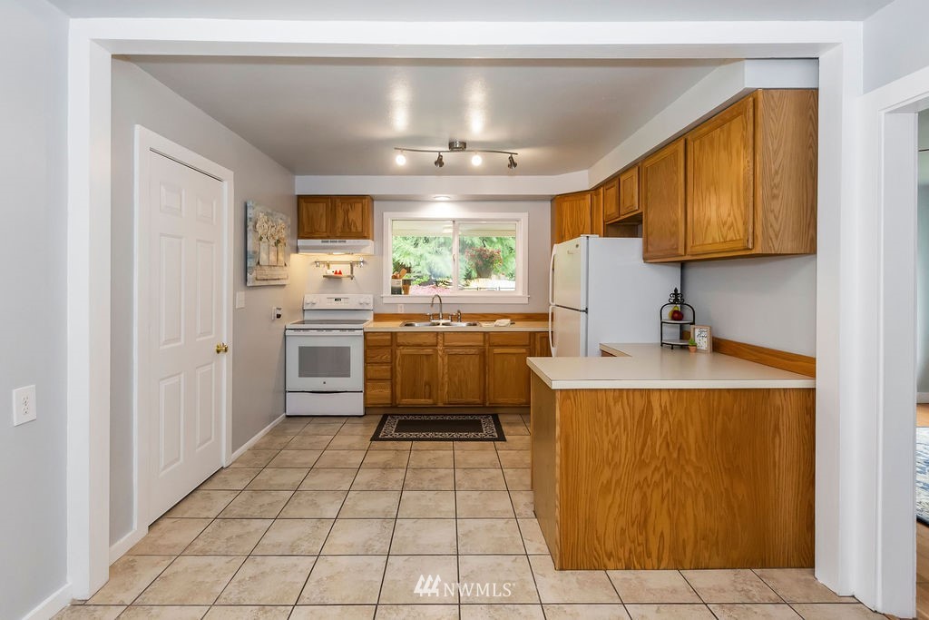 3727 Dyes Inlet Road Northwest Bremerton, WA 98312 - Photo 6 of 40 Gallery Image 6