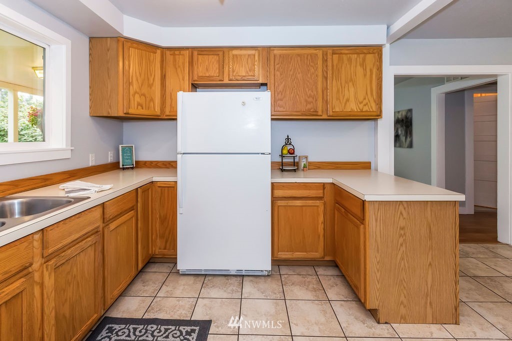 3727 Dyes Inlet Road Northwest Bremerton, WA 98312 - Photo 7 of 40 Gallery Image 7