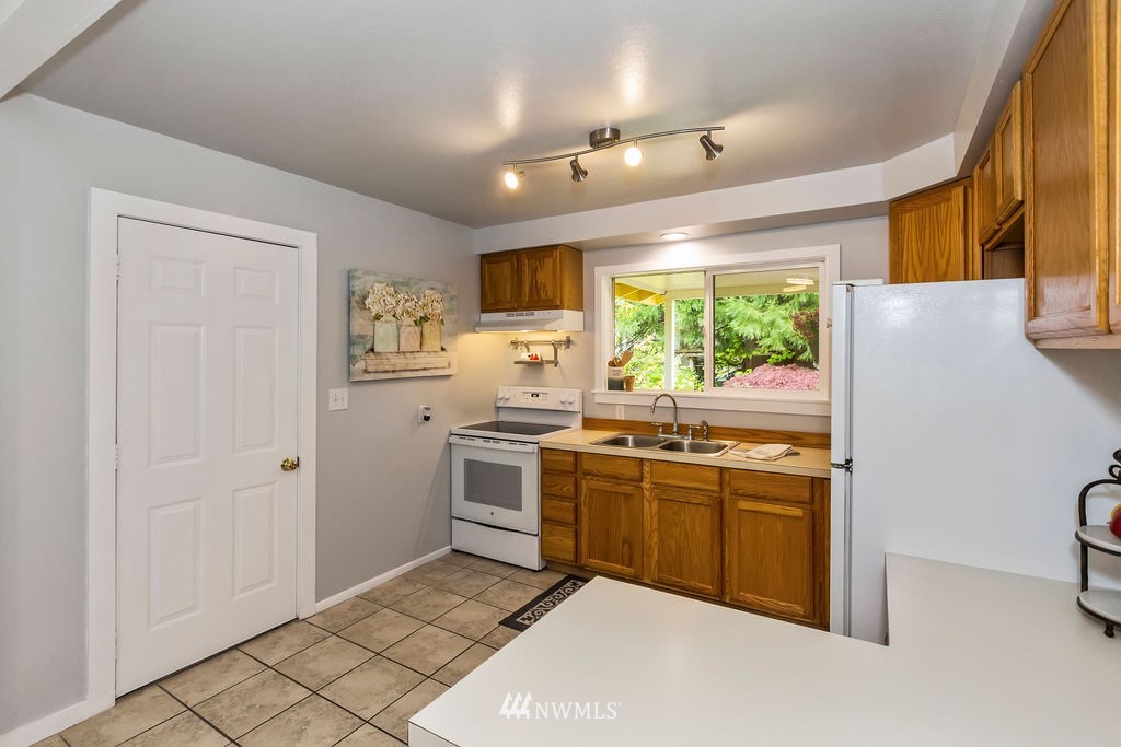 3727 Dyes Inlet Road Northwest Bremerton, WA 98312 - Photo 8 of 40 Gallery Image 8