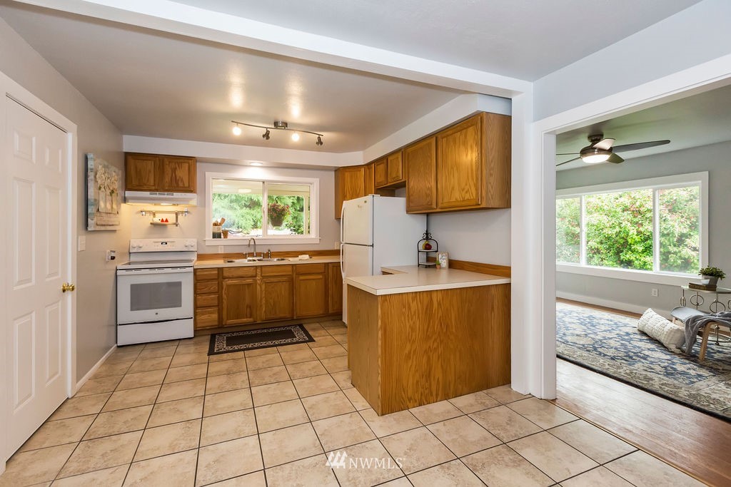 3727 Dyes Inlet Road Northwest Bremerton, WA 98312 - Photo 9 of 40 Gallery Image 9