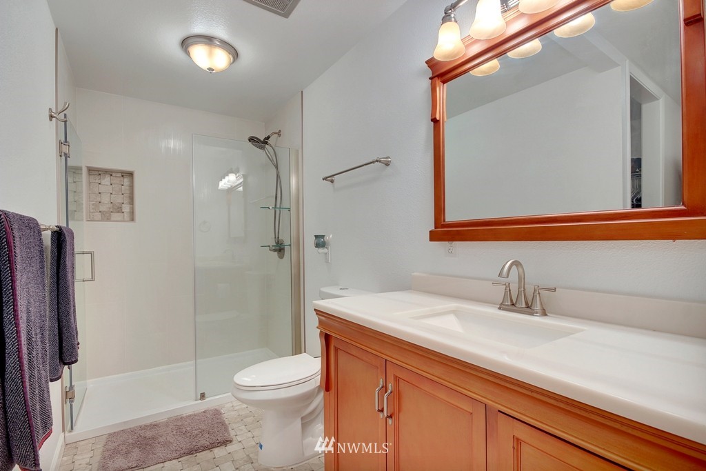 17427 Southeast Covington Sawyer Road Kent, WA 98042 - Photo 12 of 17 Gallery Image 12