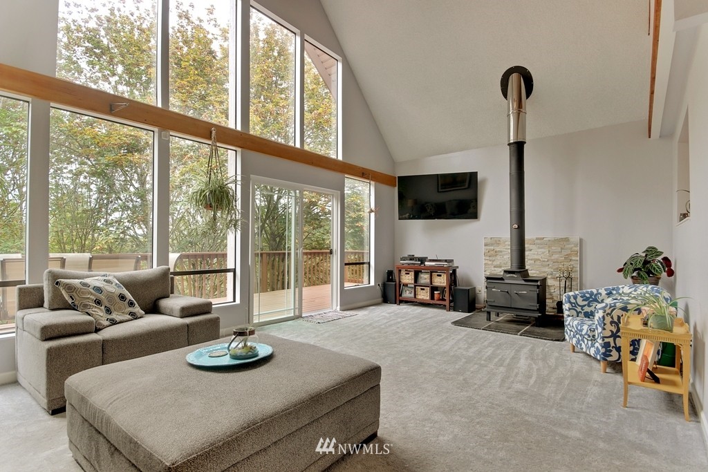 17427 Southeast Covington Sawyer Road Kent, WA 98042 - Photo 3 of 17 Gallery Image 3