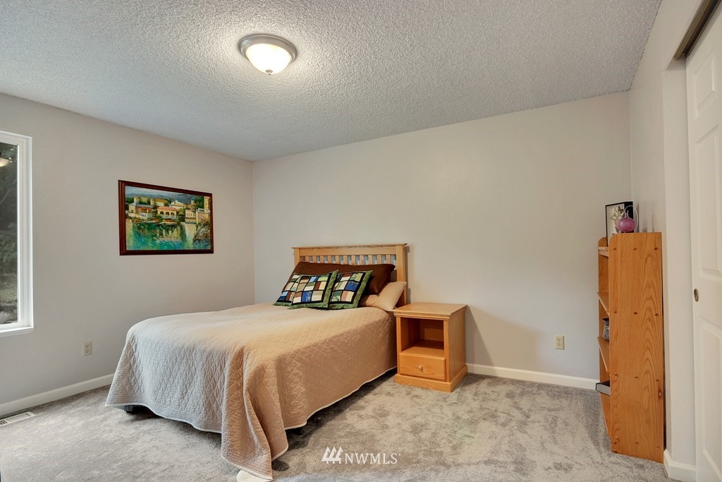 17427 Southeast Covington Sawyer Road Kent, WA 98042 - Photo 10 of 17 Gallery Image 10