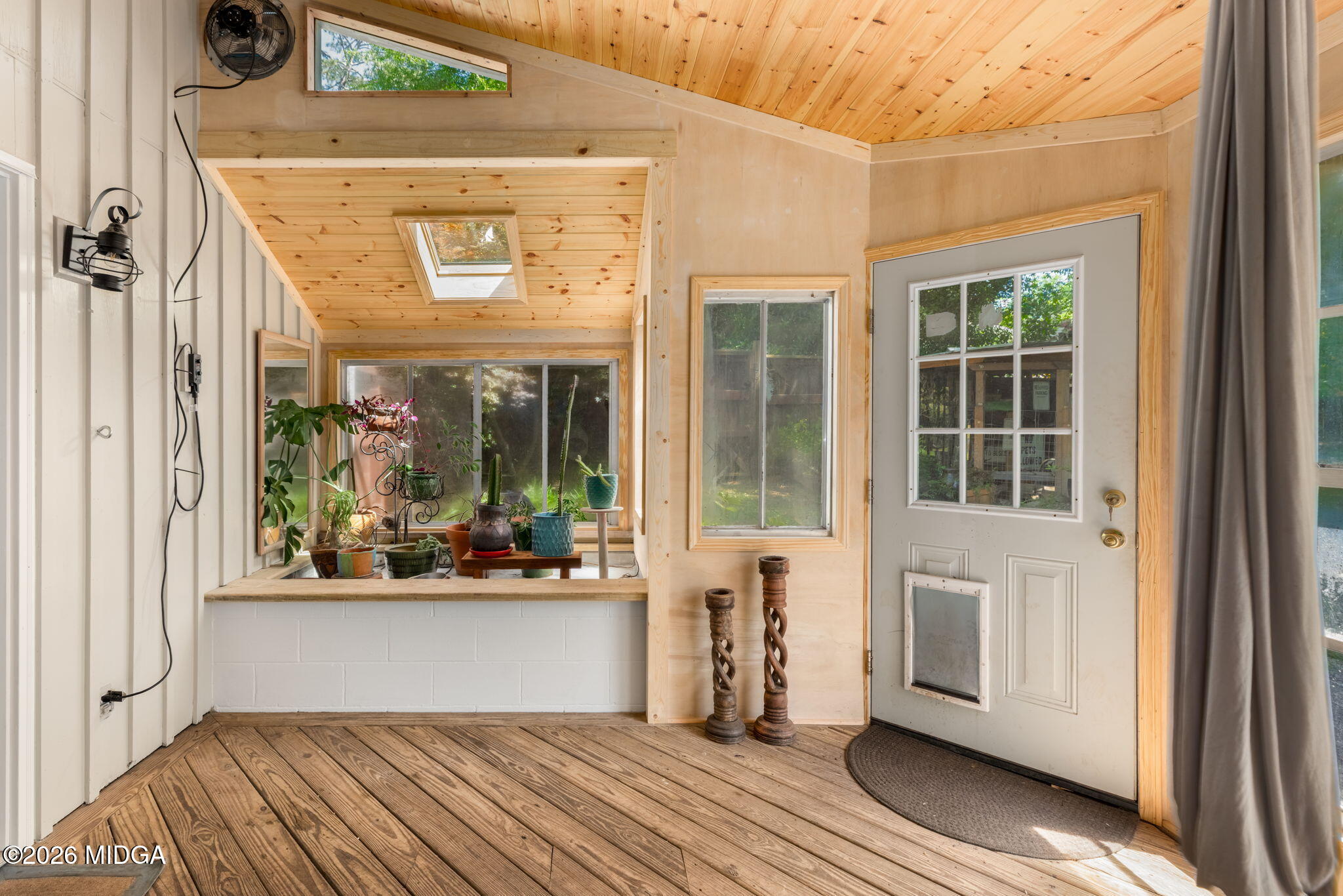 2520 Rockbridge Road Macon, GA 31204 - Photo 36 of 63 Sunroom with Planter