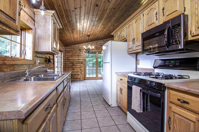 $649,000 | 1442 West Tyler Road, Hart, MI 49420