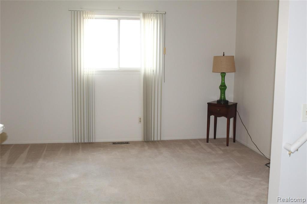 3759 Dearborn Avenue Rochester Hills, MI 48309 - Photo 13 of 33