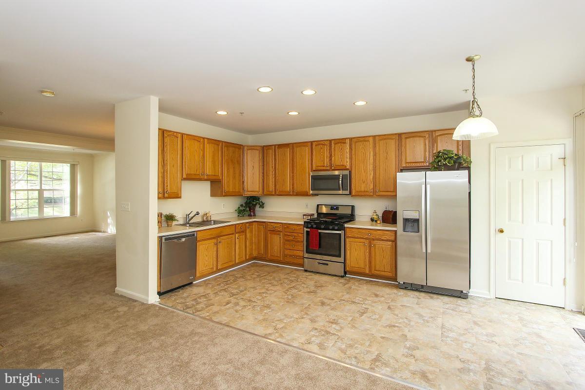 13029 Middlebrook Road Germantown, MD 20874 - Photo 13 of 30 Kitchen
