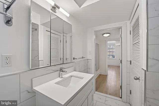 $3,700 | 3450 39th Street Northwest, Unit A685, Washington, DC 20016