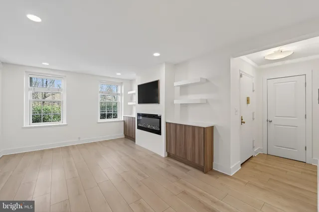 $3,700 | 3450 39th Street Northwest, Unit A685, Washington, DC 20016