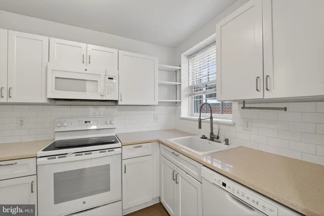 $3,700 | 3450 39th Street Northwest, Unit A685, Washington, DC 20016