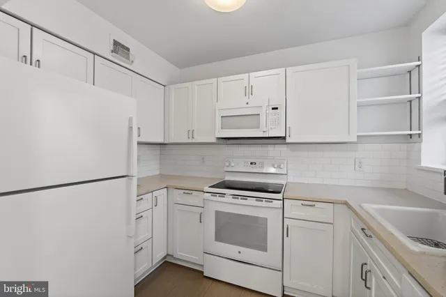 $3,700 | 3450 39th Street Northwest, Unit A685, Washington, DC 20016