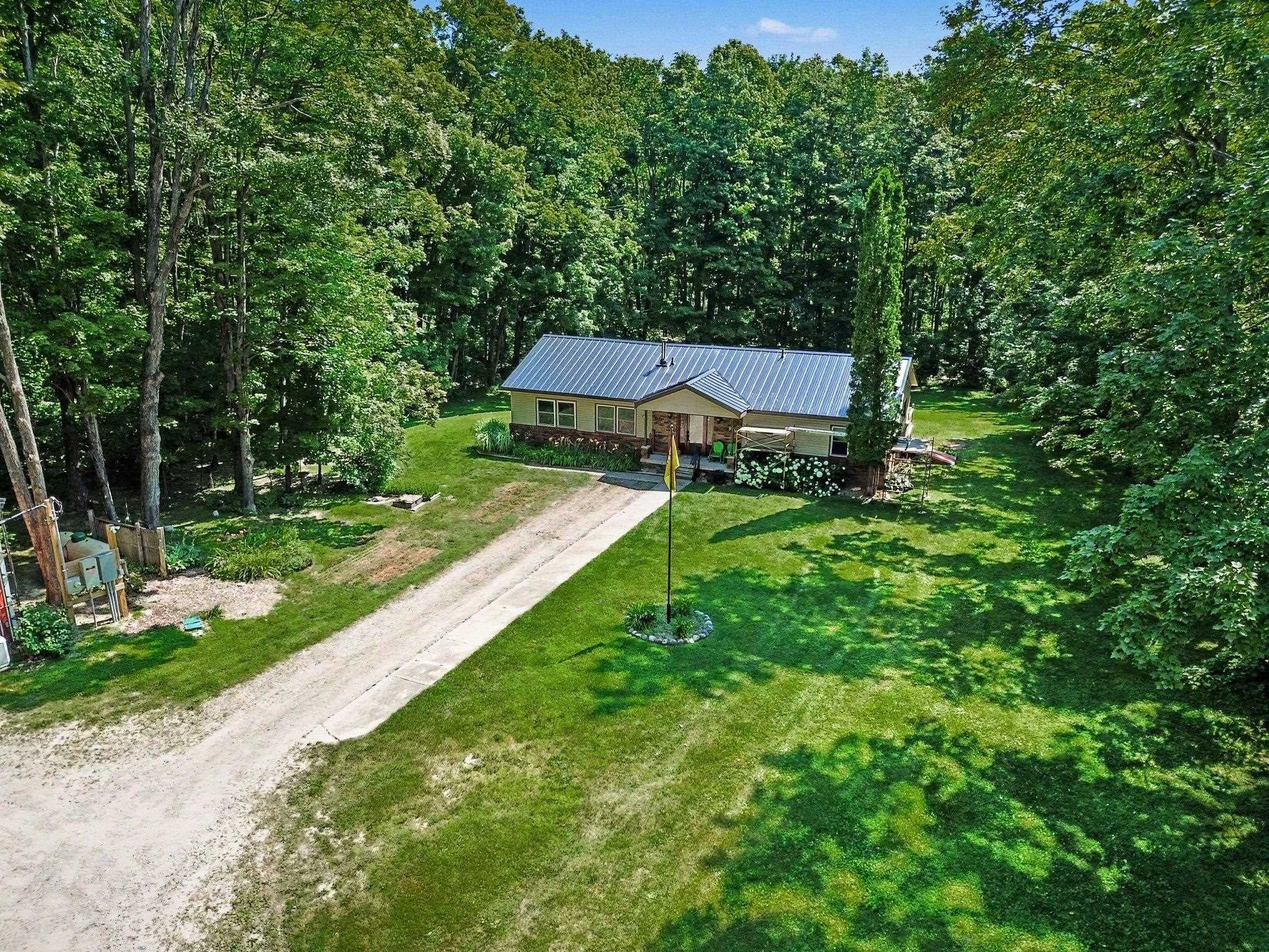 3871 Resort Road Alanson, MI 49706 - Photo 34 of 36 Gallery Image 34
