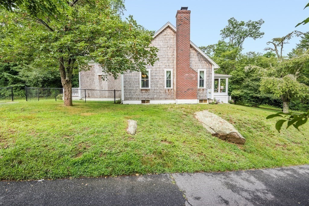 32 Bournedale Road Bourne, MA 02532 - Photo 4 of 41