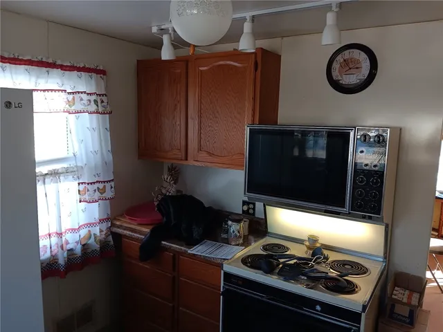 $379,900 | 5 Barre Court, Warwick, RI 02886