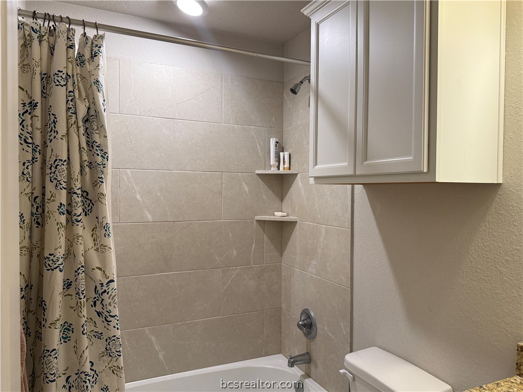 4262 Harding Way Bryan, TX 77802 - Photo 25 of 34