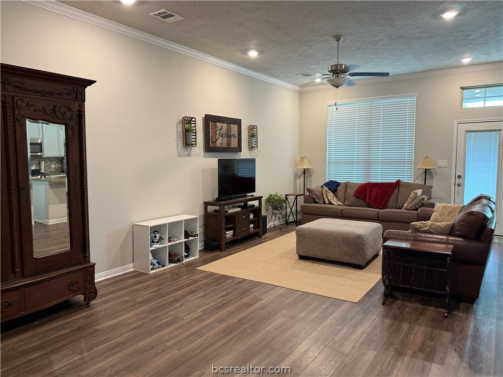 4262 Harding Way Bryan, TX 77802 - Photo 7 of 34